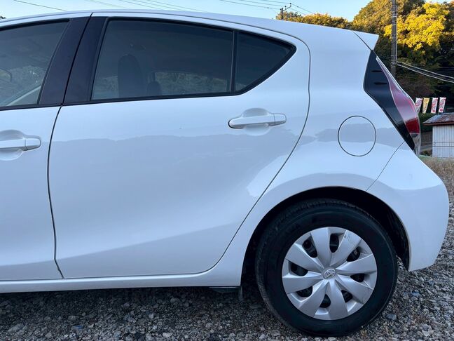 日常使いに良い！ 扱いやすいコンパクトサイズで、街乗りでの駐車も楽々。【アクア】